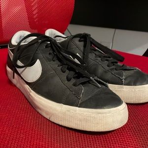 Black Men Nike Shoes (8.5)